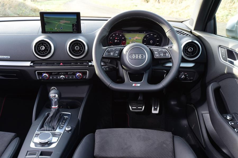 Торпедо Audi S3 Sedan (8V) 2016 года  (UK) (фото 8 из 11)
